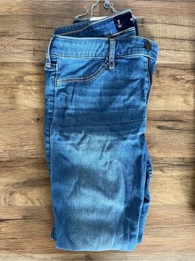 Hollister Women's Cropped Jeans in Medium Blue Wash